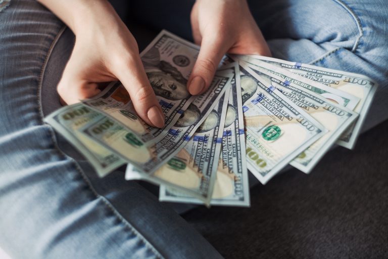 4 Finance Skills Students Can Take Beyond the Classroom